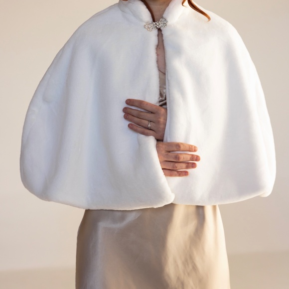 Faux Fur Evening Dress Shawl Women Shoulder Shrug White Bridal Scarf Bolero NEW - Picture 1 of 8
